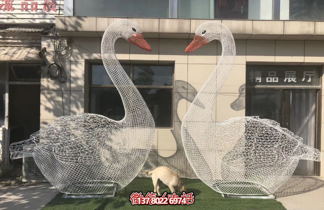 不銹鋼天鵝雕塑，給您的景區(qū)增添一抹優(yōu)雅氣息