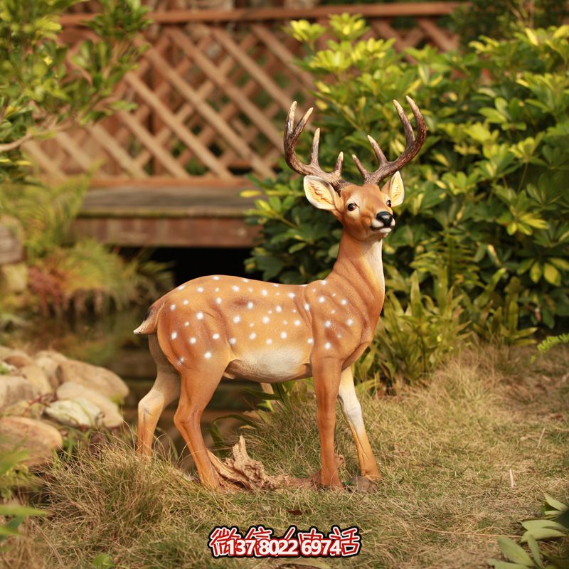 玻璃鋼彩繪梅花鹿雕塑，為庭院增添創(chuàng)意生活