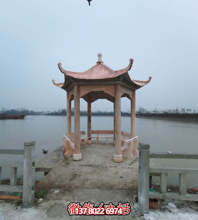 河邊大理石涼亭雕塑，欣賞晚霞紅