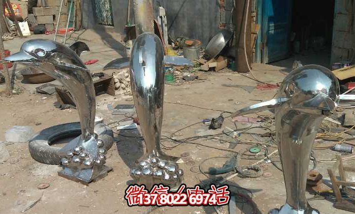 不銹鋼海豚雕塑——點(diǎn)綴花園，增添寧?kù)o之美