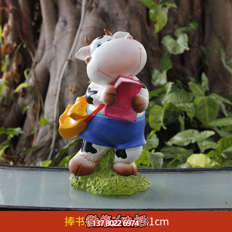 玻璃鋼雕塑牛，伴你一起看書，營造完美草坪