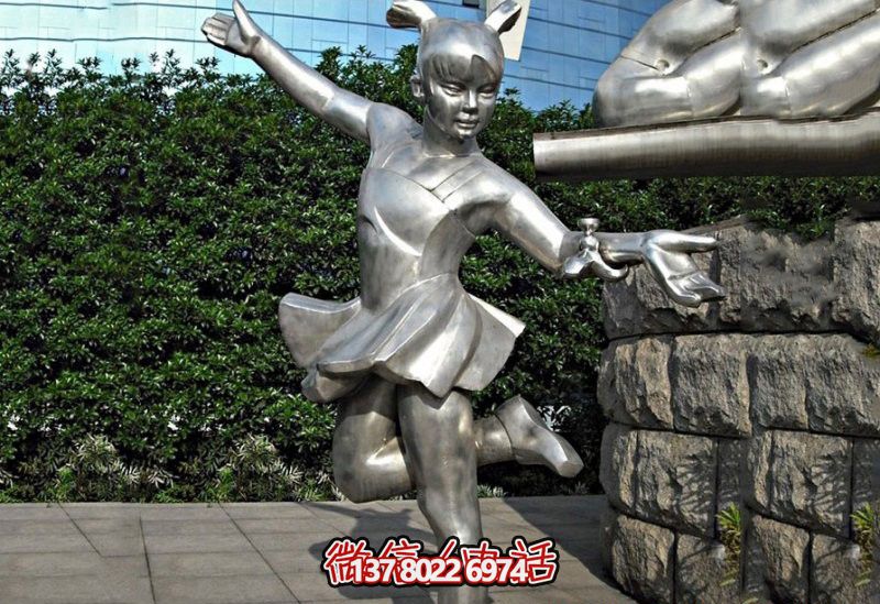 不銹鋼鏡面兒童雕塑——踢毽子的小女孩 不銹鋼鏡面兒童雕塑——踢毽子的小女孩