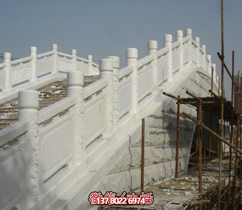 漢白玉欄桿，提升城市廣場拱橋風采