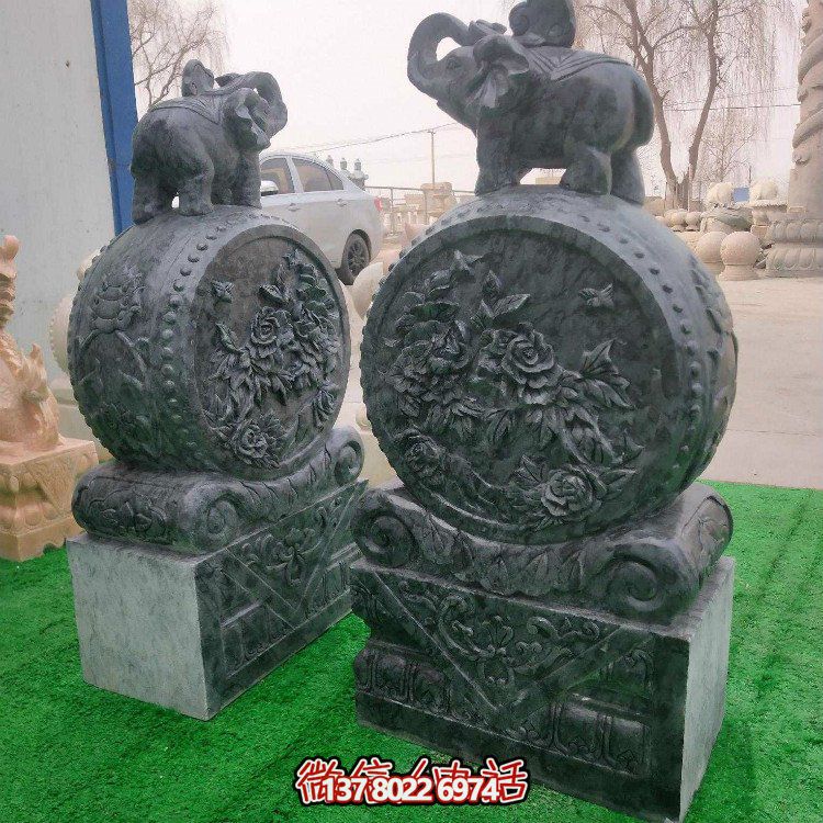 抱著鼓石雕塑，點綴青石庭院門口